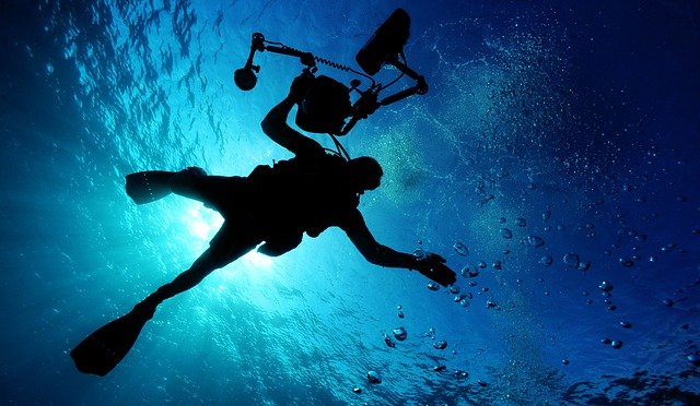 potápěč s kamerou.jpg
